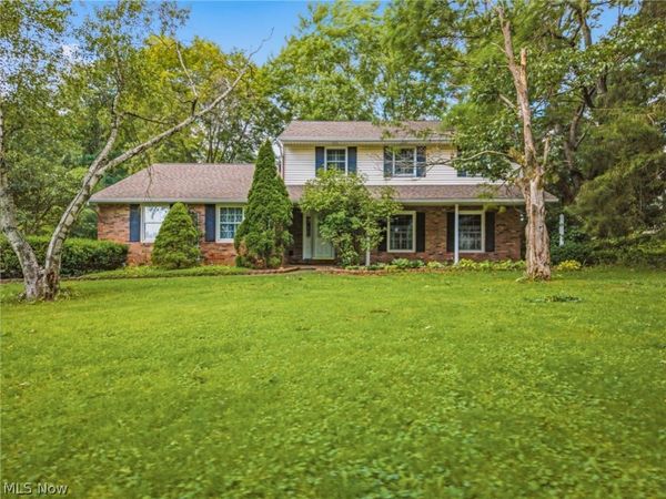 2211 Hunting Valley Street NW, North Canton, OH 44720