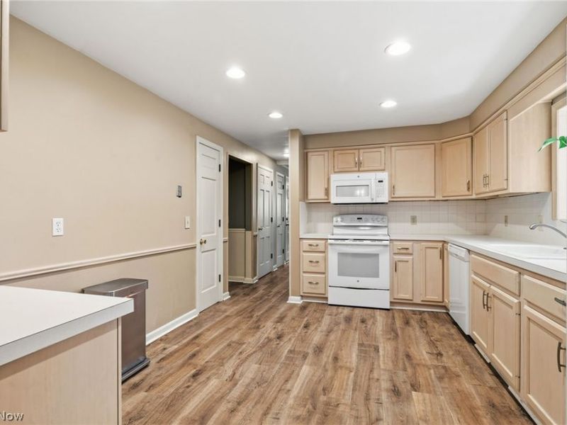 2211 Hunting Valley Street NW, North Canton, OH 44720 Photo 11