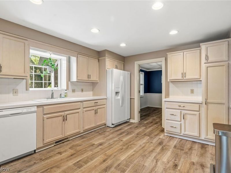 2211 Hunting Valley Street NW, North Canton, OH 44720 Photo 12