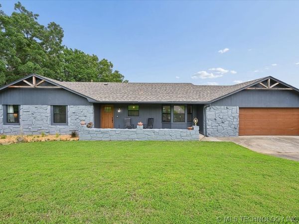 201 N Oak Ridge Drive, Sand Springs, OK 74063