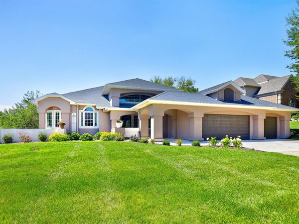 1885 Glen Oaks Drive, West Des Moines, IA 50266