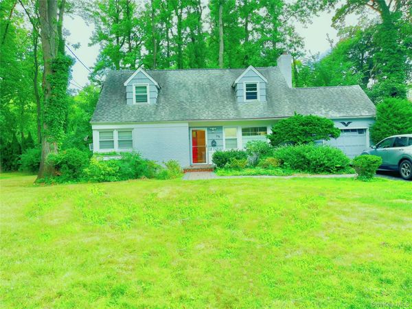 258 Steamboat Road, Great Neck, NY 11024