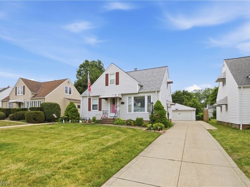2212 Larchmont Drive, Wickliffe, OH 44092 Photo 2