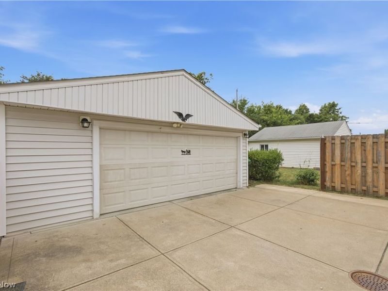 2212 Larchmont Drive, Wickliffe, OH 44092 Photo 21