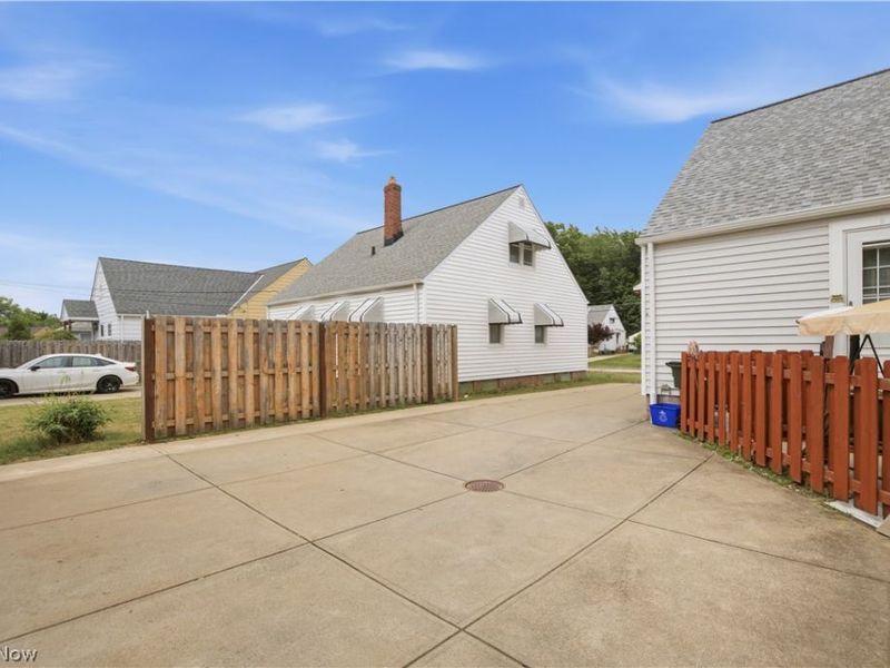 2212 Larchmont Drive, Wickliffe, OH 44092 Photo 22
