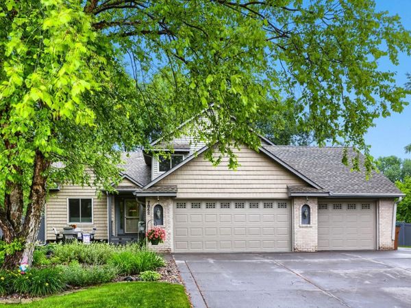 7842 20th Street N, Oakdale, MN 55128