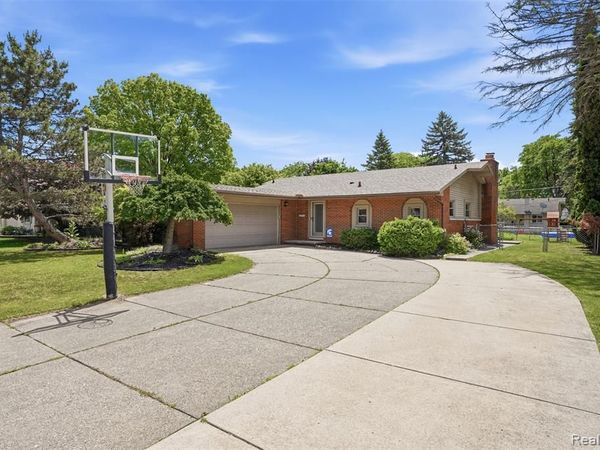 36273 Margareta Street , Livonia, MI 48152