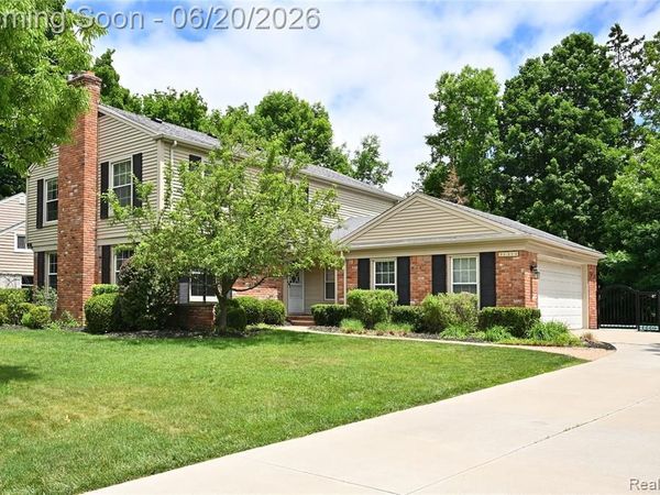 31310 Foxboro Way , Beverly Hills Vlg, MI 48025