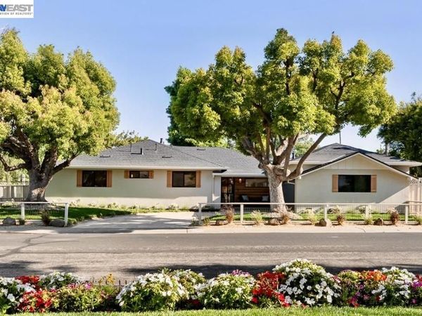 1300 Patio Dr, Campbell, CA 95008