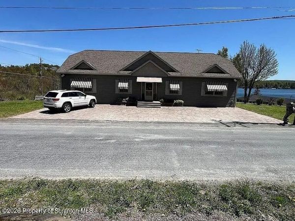 240 Sunset Avenue, Greenfield Twp, PA 18407
