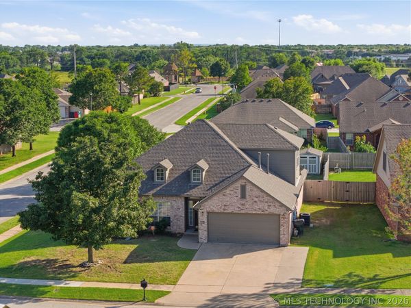 14916 E 88th Street North , Owasso, OK 74055