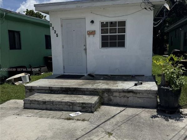 2125 W 5th Ave, Hialeah, FL 33010