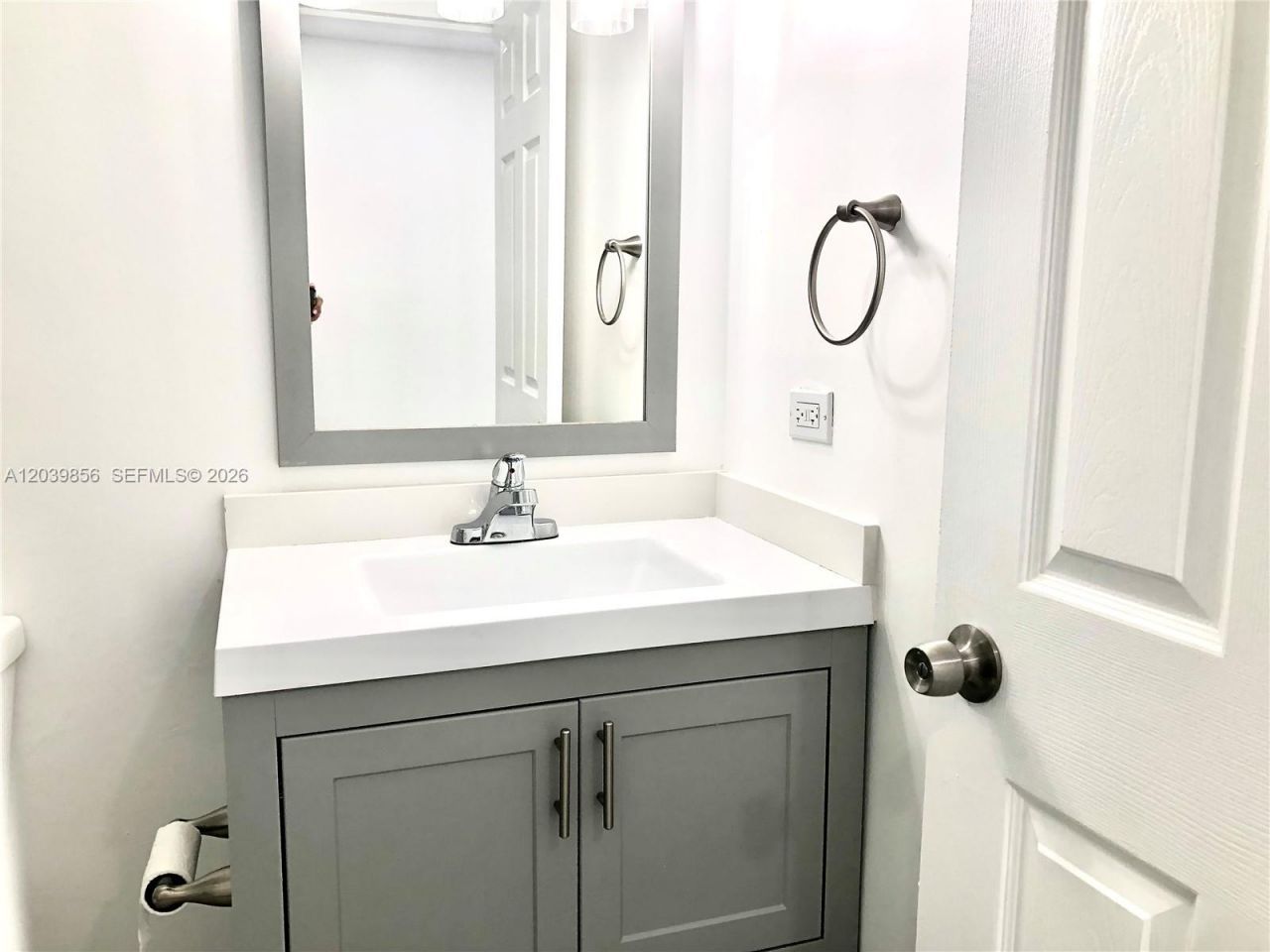 905 Brickell Bay Dr , Unit 2029, Miami, FL 33131 Photo