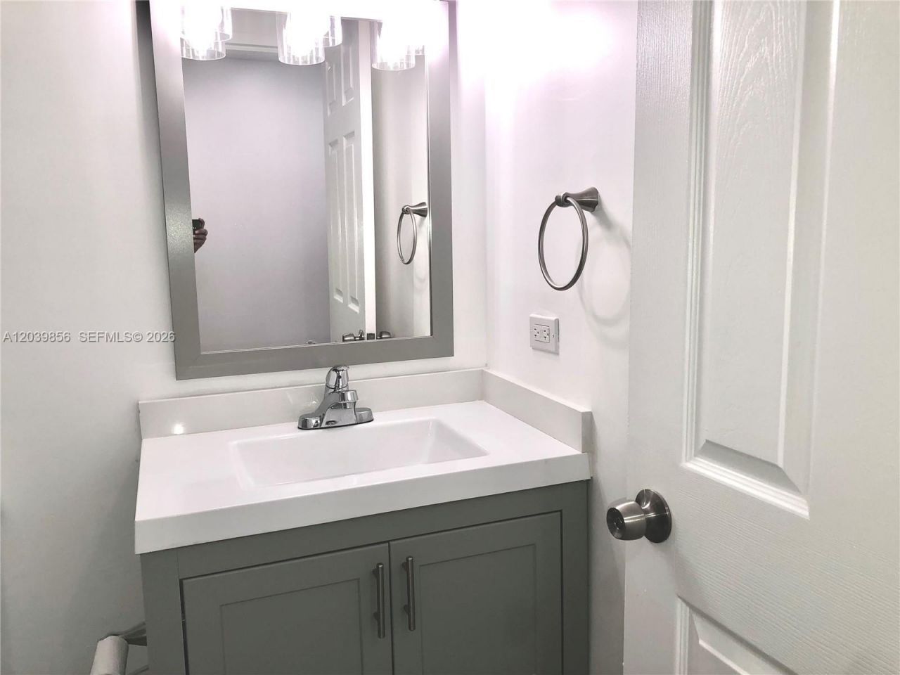 905 Brickell Bay Dr , Unit 2029, Miami, FL 33131 Photo