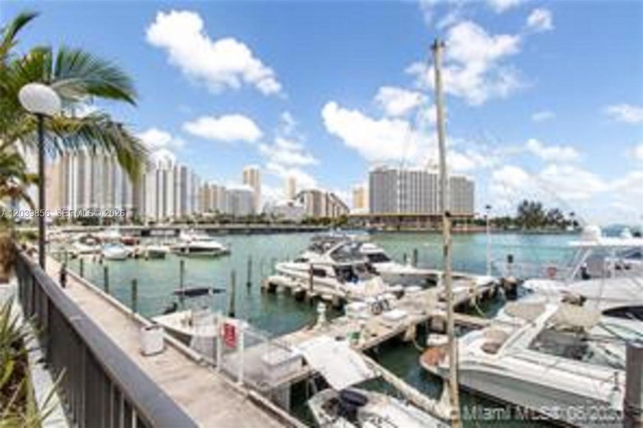 905 Brickell Bay Dr , Unit 2029, Miami, FL 33131 Photo