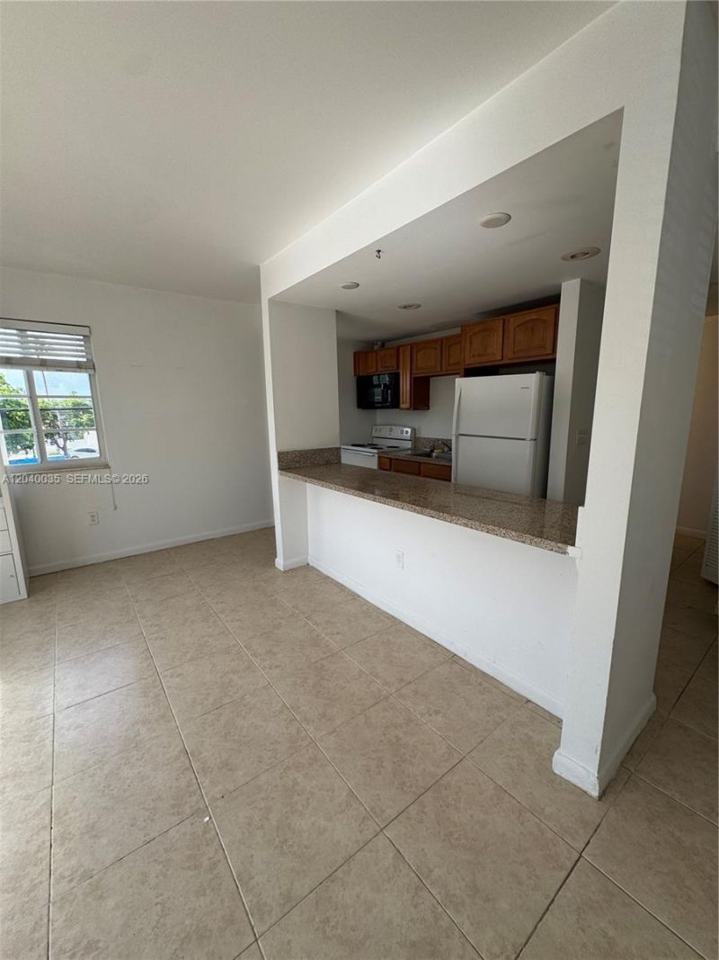 7130 Rue Versailles, Unit 11, Miami Beach, FL 33141 Photo