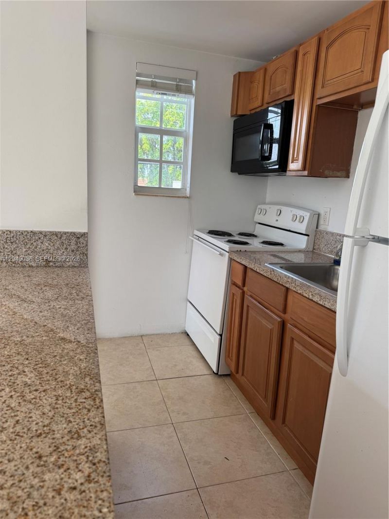 7130 Rue Versailles, Unit 11, Miami Beach, FL 33141 Photo
