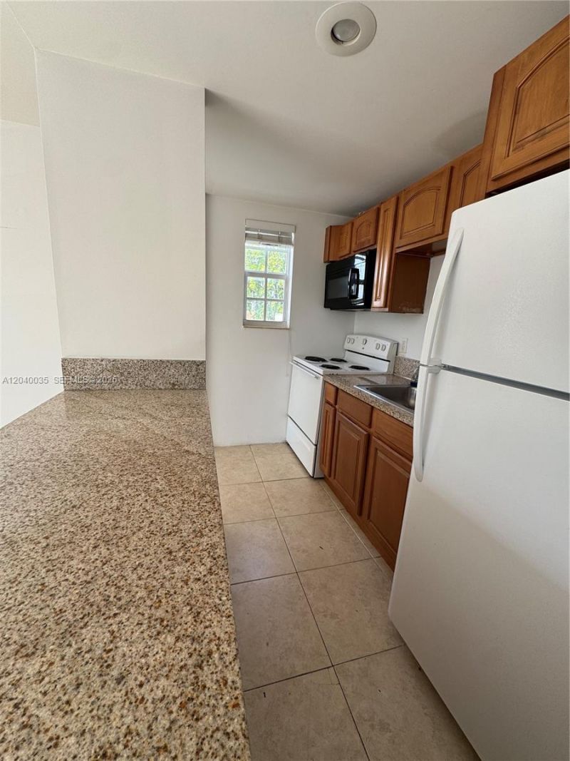 7130 Rue Versailles, Unit 11, Miami Beach, FL 33141 Photo