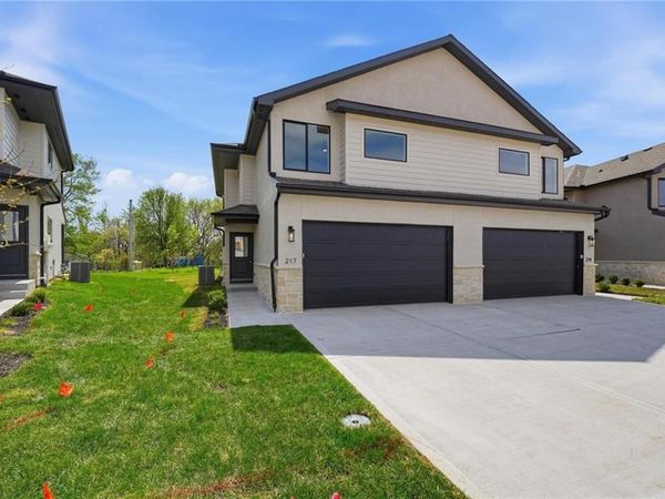 212 NW Orchard Court, Lee's Summit, MO 64063