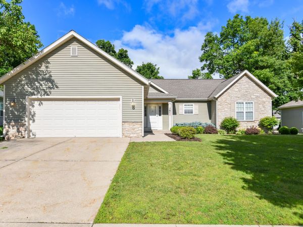 170 N Wild Flower Ln, Elkhorn, WI 53121