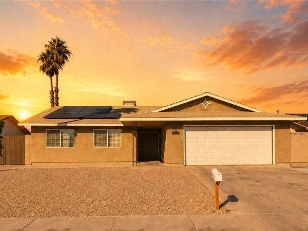 912 Alan Shepard Street , Las Vegas, NV 89145