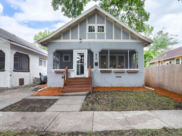 910 11th Street S, Fargo, ND 58103