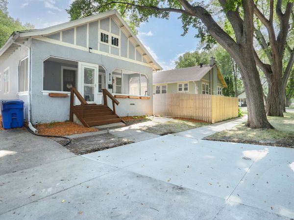 910 11th Street S, Fargo, ND 58103
