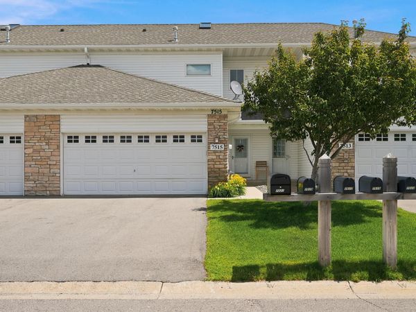 7515 5th Street N , Oakdale, MN 55128