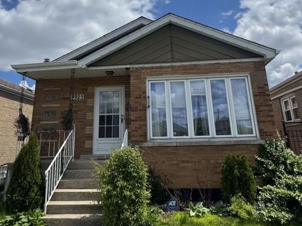 4925 S Leamington Avenue , Chicago, IL 60638