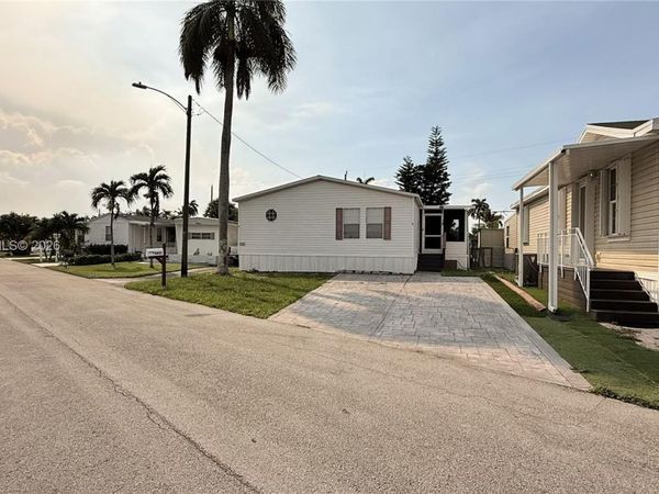 8631 SW 18th Pl , Davie, FL 33324