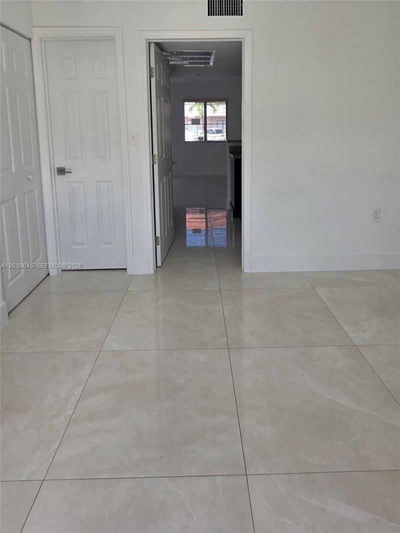 2154 W 60th St , Unit 12111, Hialeah, FL 33016 Photo