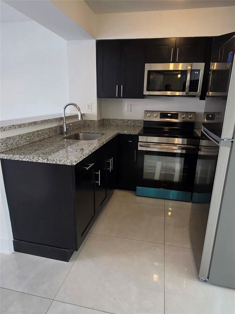 2154 W 60th St , Unit 12111, Hialeah, FL 33016 Photo