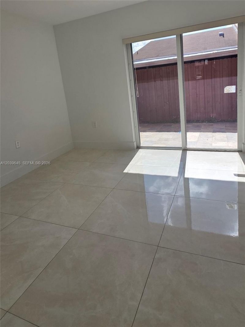 2154 W 60th St , Unit 12111, Hialeah, FL 33016 Photo