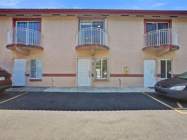 990 NW 78th Ave , Unit 8E, Miami, FL 33126