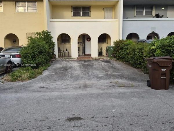 6945 W 2nd Way, Hialeah, FL 33014
