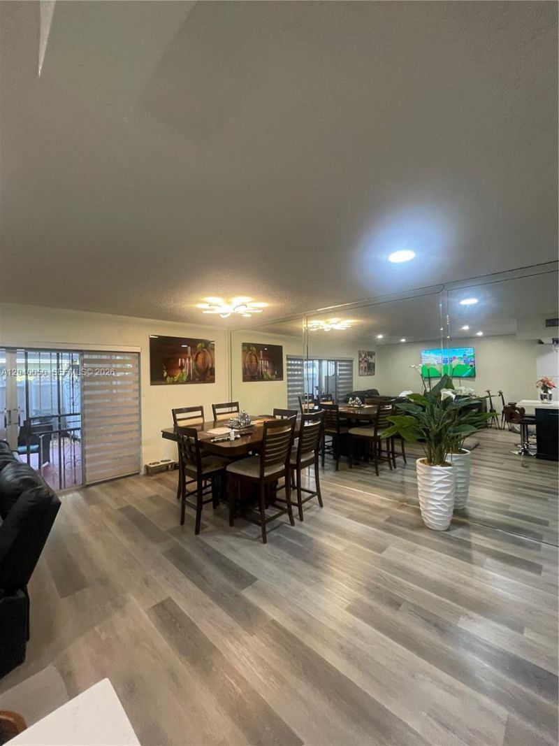 6945 W 2nd Way, Hialeah, FL 33014 Photo