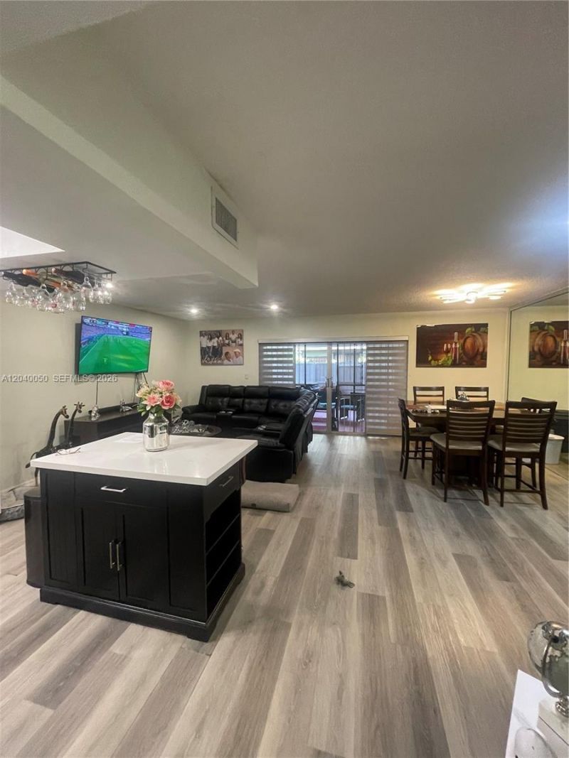 6945 W 2nd Way, Hialeah, FL 33014 Photo