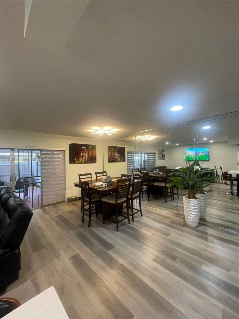 6945 W 2nd Way, Hialeah, FL 33014 Photo