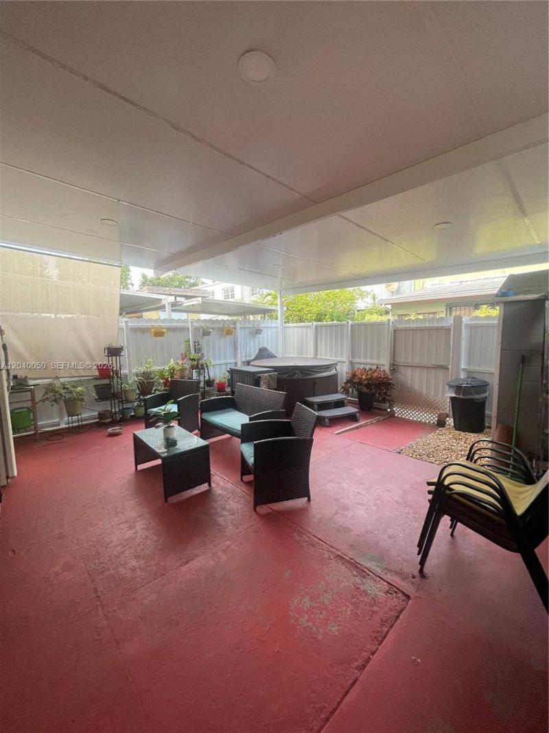 6945 W 2nd Way, Hialeah, FL 33014 Photo