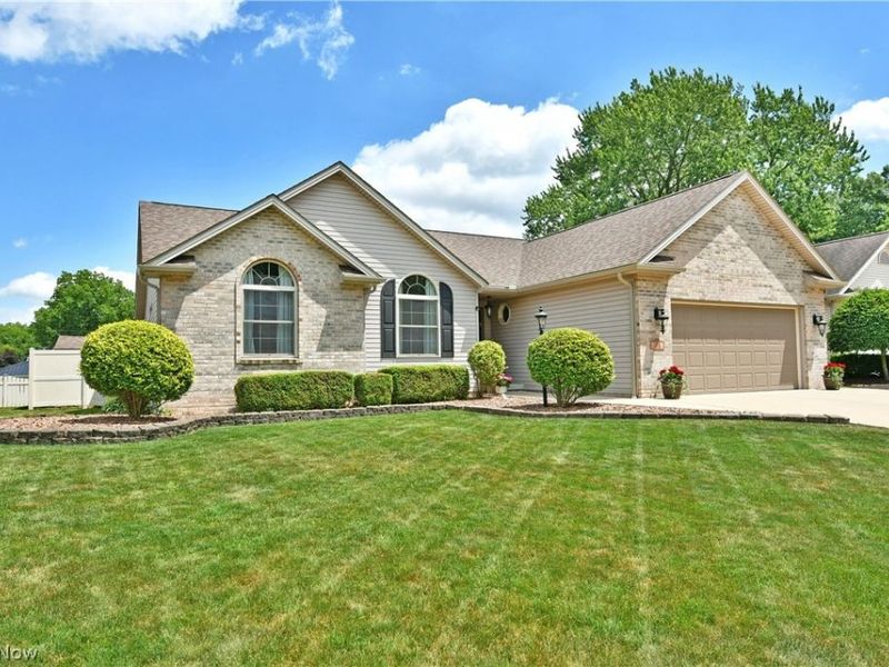 1458 Birch Run Drive NE, Warren, OH 44483 Photo 2