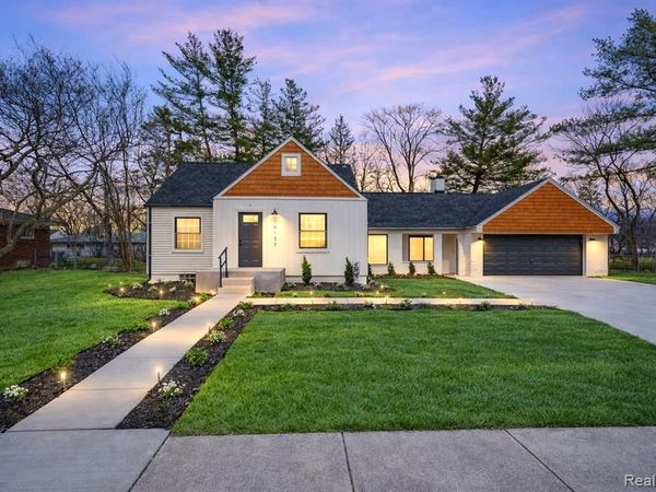 19133 Huntington Avenue , Harper Woods, MI 48225