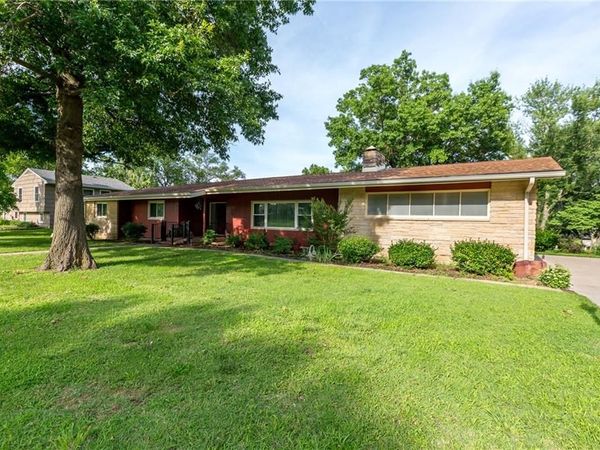 617 Jarboe Street, Burlington, KS 66839