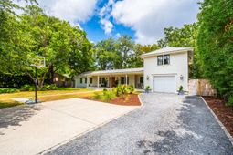 1035 Lakeview Drive photo 4