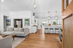 1035 Lakeview Drive photo 4
