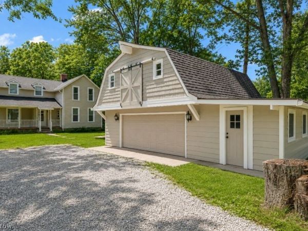 889 Grayton Road, Berea, OH 44017
