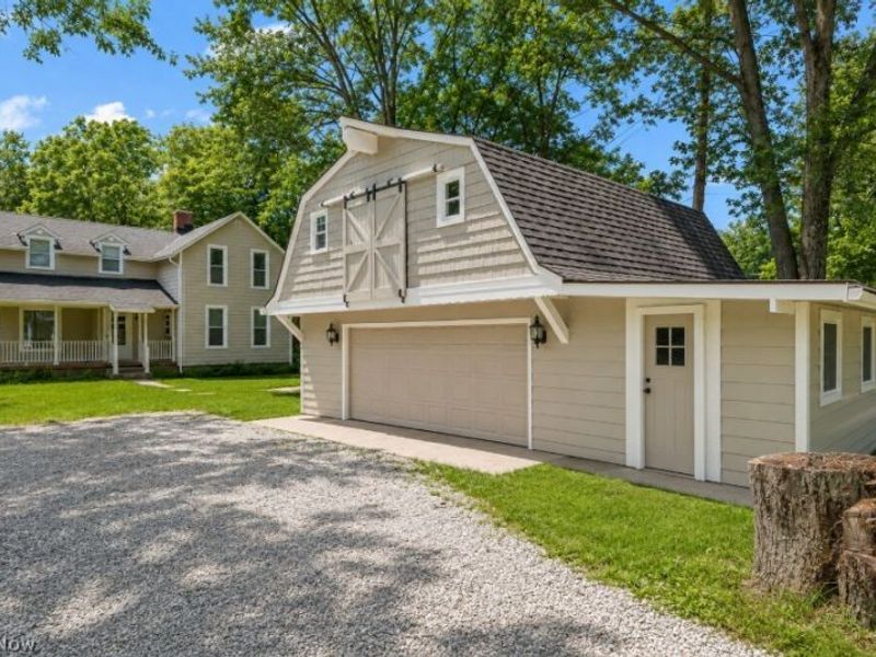 889 Grayton Road, Berea, OH 44017 Photo 1