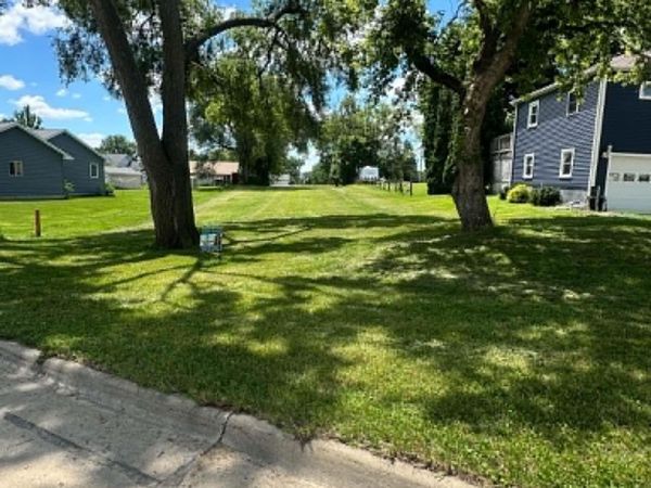 000 Gray Street, Elk Run Heights, IA 50707