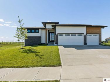 12009 Windsor Drive, Papillion, NE 68046