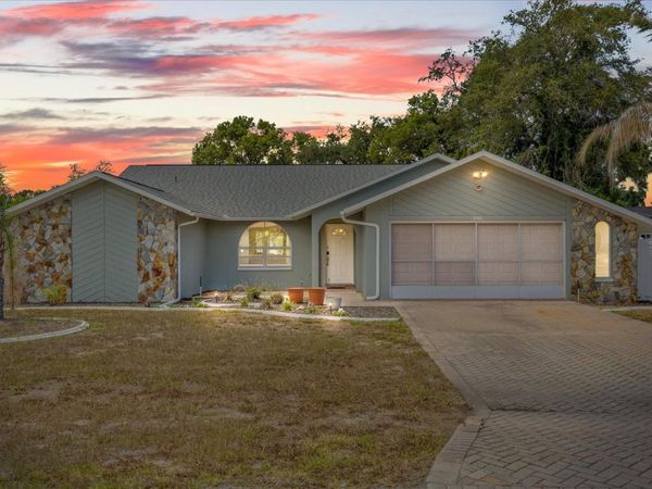 8166 WINDING OAK LANE , SPRING HILL, FL 34606