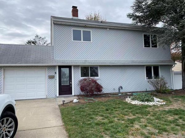 8 Harmony Lane , Westbury, NY 11590